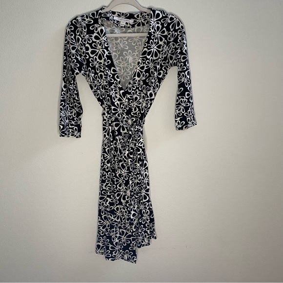 DVF New Julian Two Wrap Dress Halo Petal Black - Picture 3 of 7